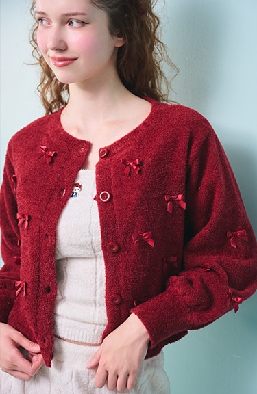 ハローキティライトホイップ3点セット♡ ⭐︎コラボ　ピーチジョン⭐︎モコモコもこも ハローキティの愛らしさたっぷり♪ レトロ感がいま刺さる