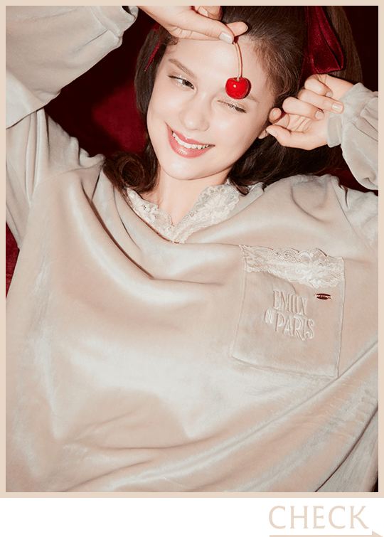 大人気ドラマ「エミリー、パリへ行く」とのコラボ: | ピーチ・ジョン
