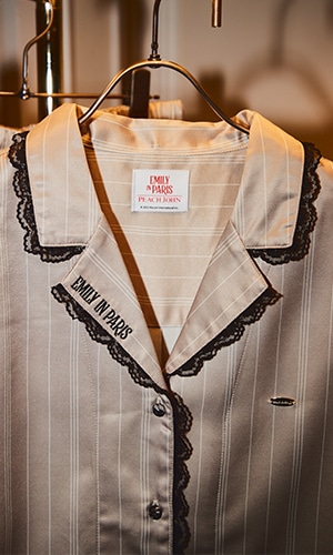 大人気ドラマ「エミリー、パリへ行く」とのコラボ: | ピーチ・ジョン