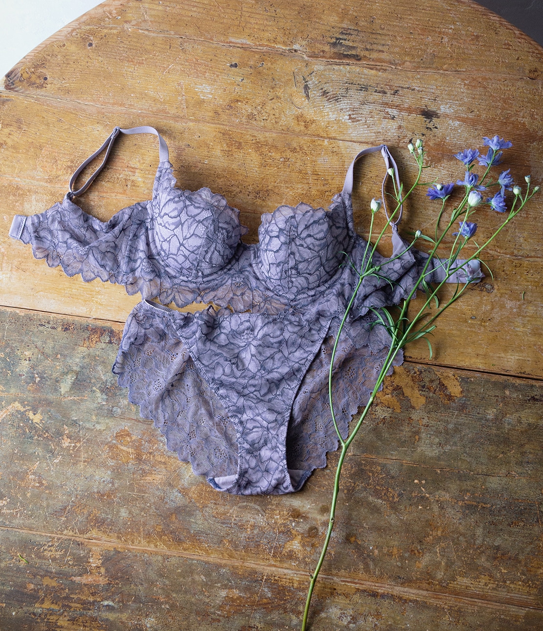 大人のデコルテブラフラワードロップレース