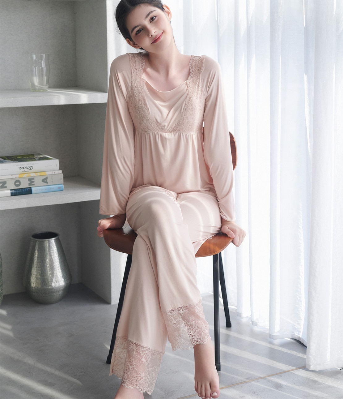 ピンクベージュ