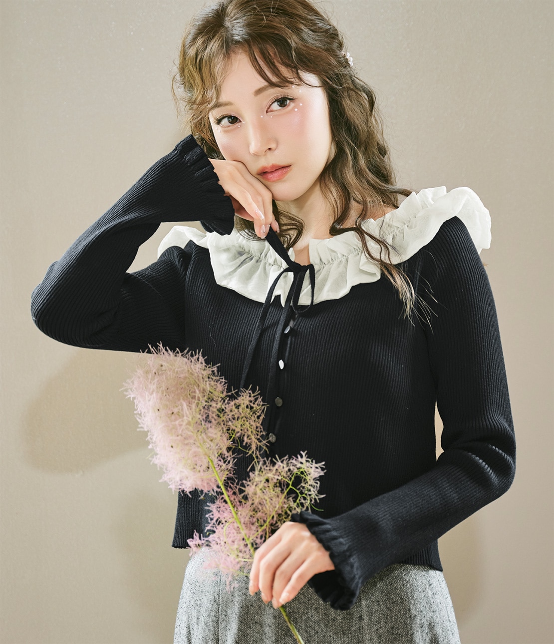 フリルカラーニットトップス